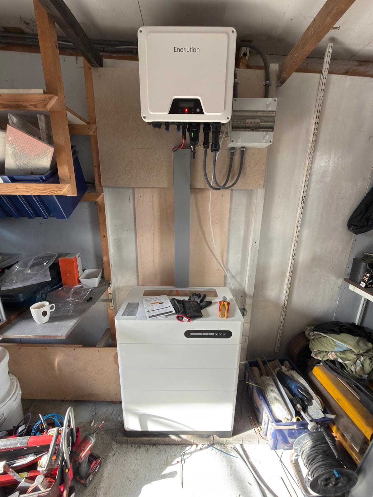 High Voltage met noodstroom in garage