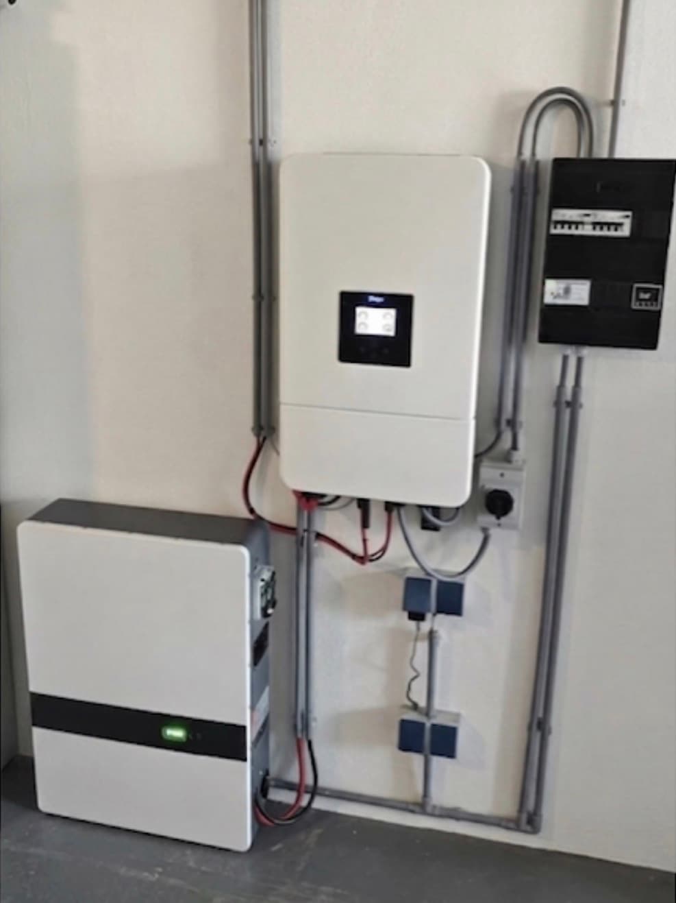 Compacte 10 kWh batterij naast meterkast